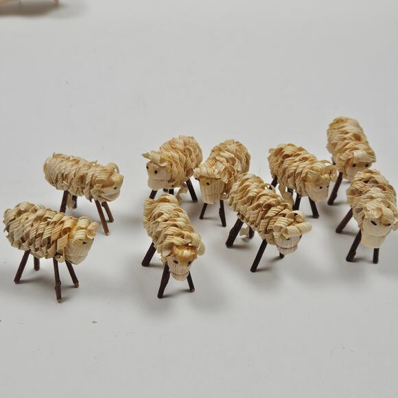 12  Czech Republic Corn Husk pieces- Horse, two adult sheep and 9 baby sheep - Picture 2 of 7